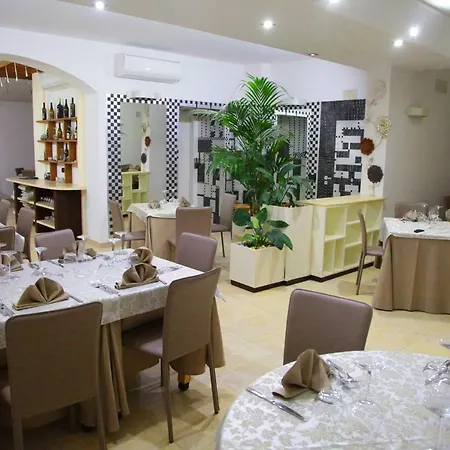 阿勒纳斯酒店 4* Joppolo